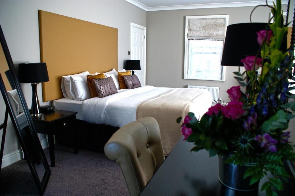 The Wyastone Hotel Cheltenham Room photo