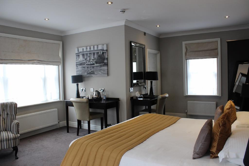 The Wyastone Hotel Cheltenham Room photo
