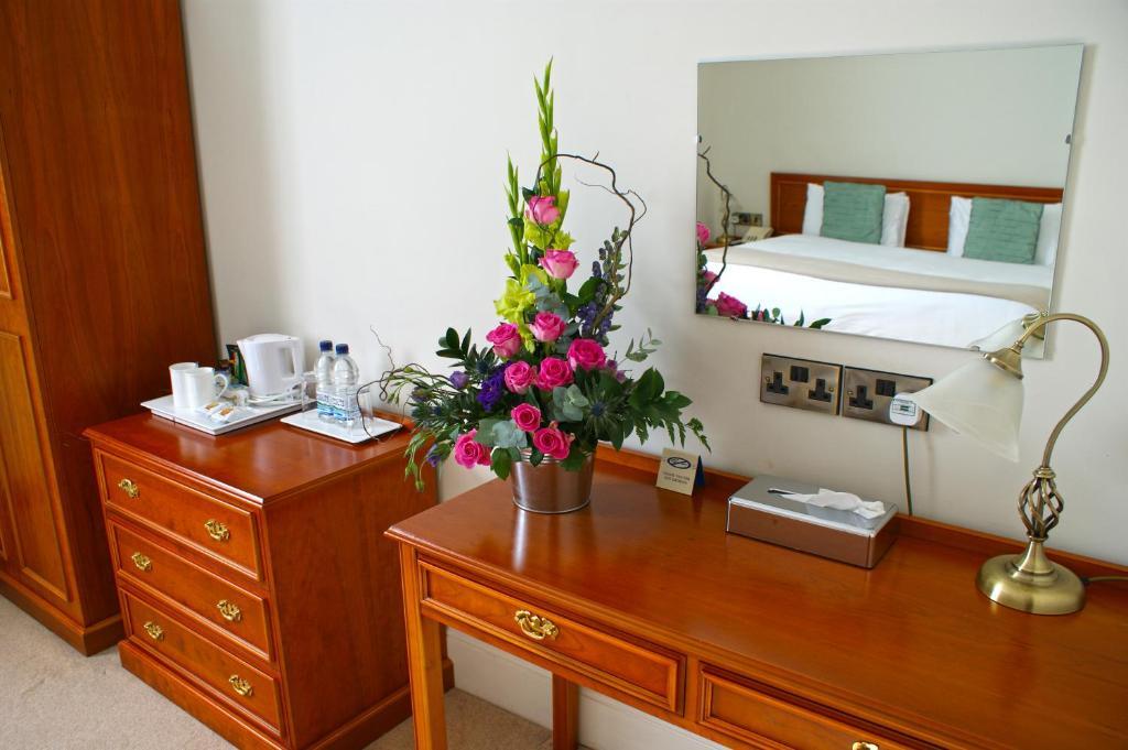 The Wyastone Hotel Cheltenham Room photo